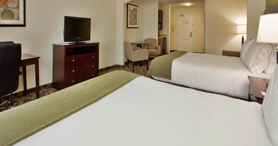 Best Hotels Near Arrowhead Stadium in Kansas City: Where to Stay for Game Day
