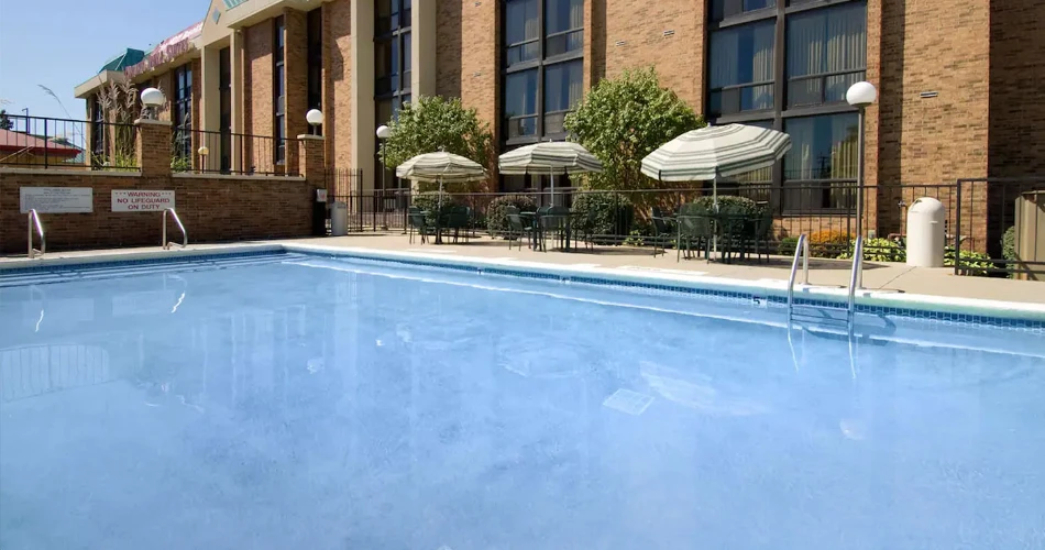 Best Places to Stay Near Arrowhead Stadium, Kansas City for an Unforgettable Experience
