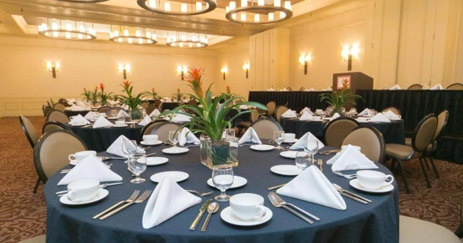 Best Places to Stay Near Arrowhead Stadium, Kansas City for an Unforgettable Experience
